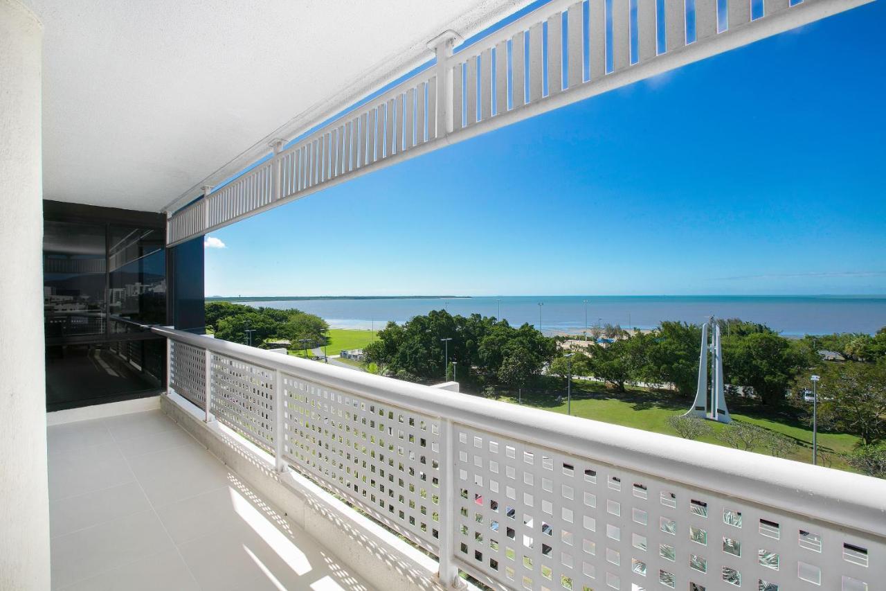 Cairns Luxury Seafront Apartment ภายนอก รูปภาพ