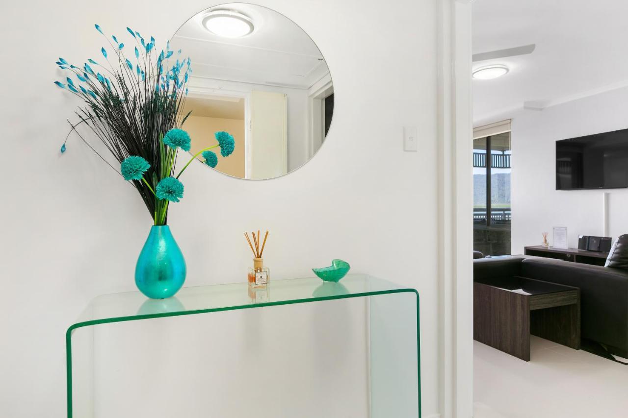 Cairns Luxury Seafront Apartment ภายนอก รูปภาพ